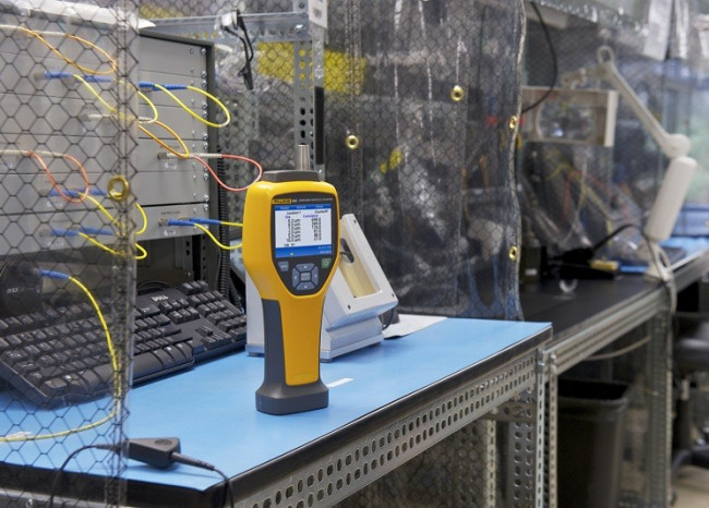 Прибор ОВК Fluke 985 Прибор ОВК Fluke 985