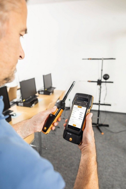 Комплект Testo 400 для оценки качества воздуха и уровня комфорта в помещении со стойкой