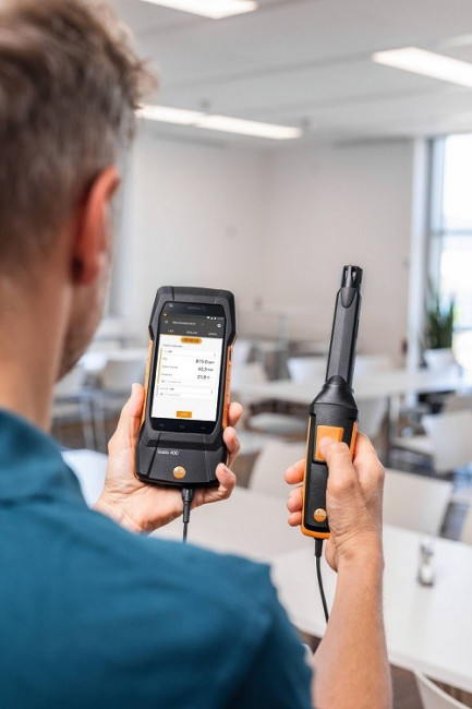Комплект Testo 400 для оценки качества воздуха и уровня комфорта в помещении со стойкой